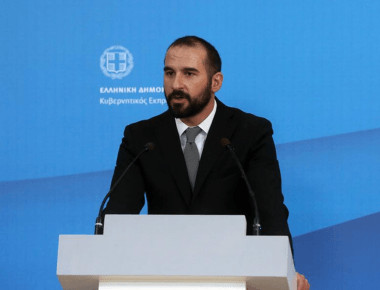 LIVE η ενημέρωση πολιτικών συντακτών από τον Δημήτρη Τζανακόπουλο (βίντεο)